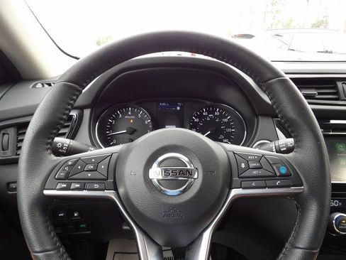 Used 2020 Nissan Rogue SV w/ Premium Package image 15