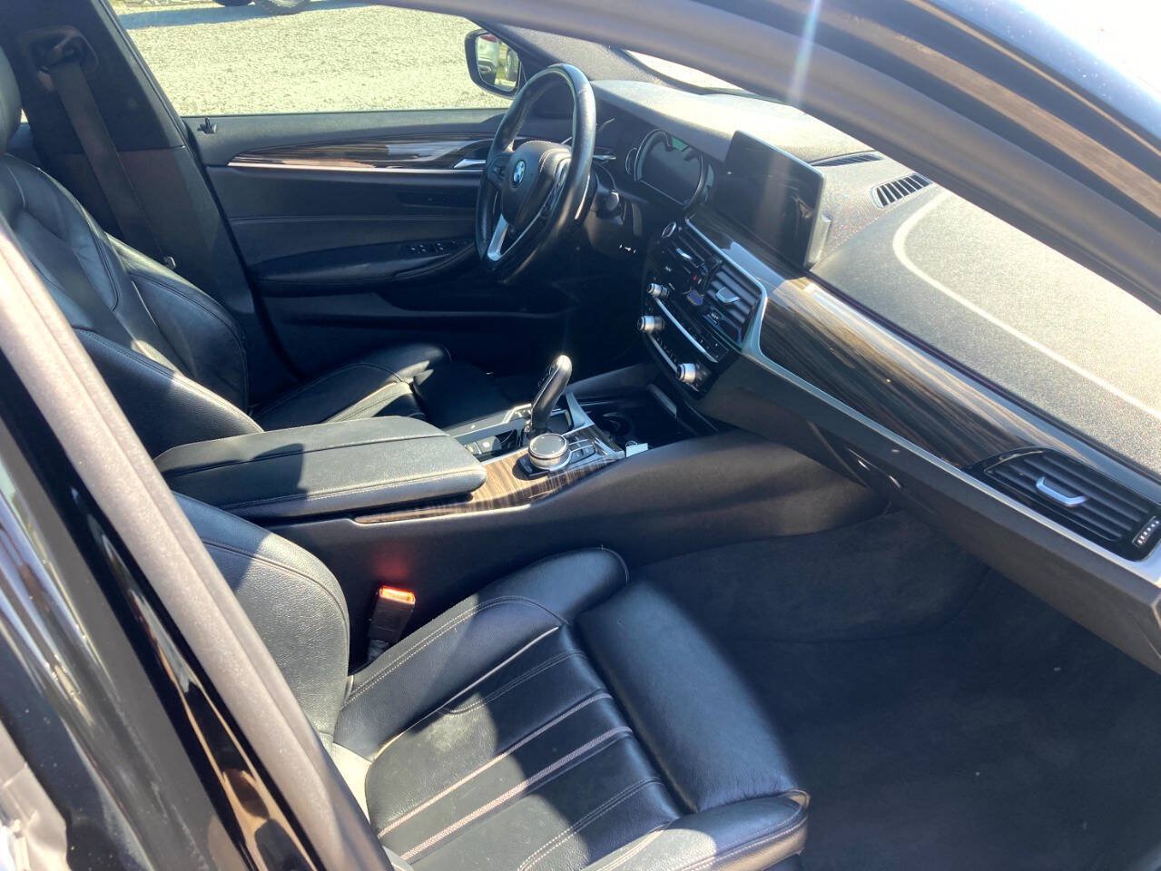 Used 2018 BMW 530i xDrive AWD/4WD image 11