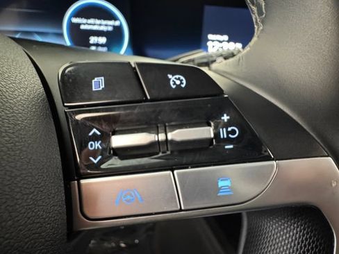 Used 2023 Hyundai Elantra Limited FWD image 8