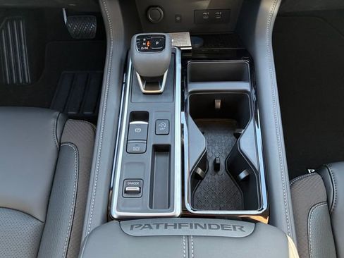 New 2026 Nissan Pathfinder SL image 21
