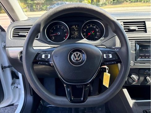 Used 2017 Volkswagen Jetta S image 15