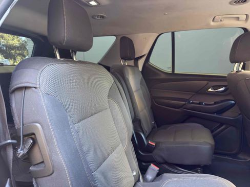 Used 2018 Chevrolet Traverse LT w/ LPO, Black Accent Package FWD image 59