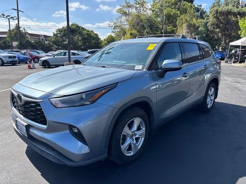 Used 2022 Toyota Highlander LE FWD image 8