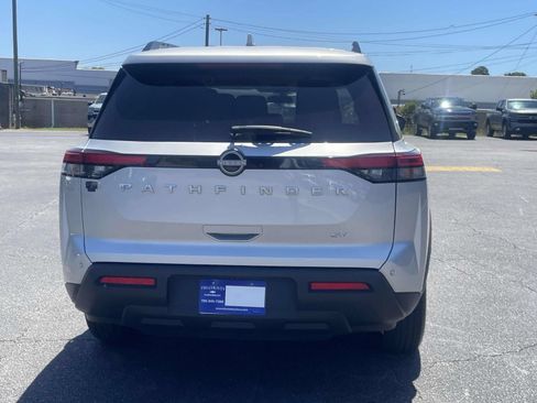 Used 2024 Nissan Pathfinder SV FWD image 4
