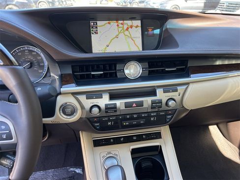 Used 2017 Lexus ES 350 w/ Luxury Package image 25