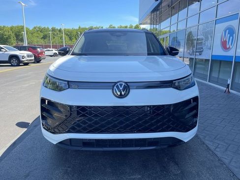 Used 2025 Volkswagen Tiguan SE R-Line AWD/4WD image 29