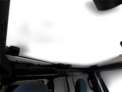 Used 2025 Jeep Wrangler Sahara image 13