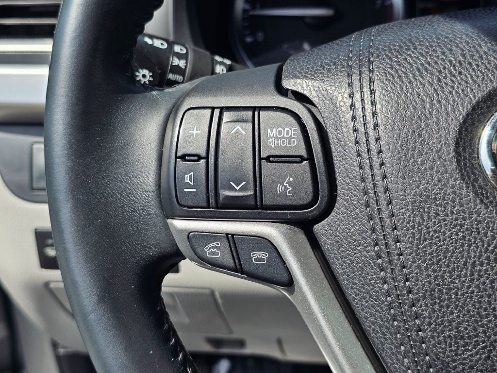 Used 2016 Toyota Highlander XLE AWD/4WD image 31