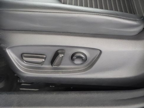 Used 2018 Toyota Camry SE FWD image 16