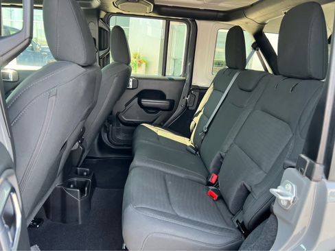 Used 2021 Jeep Wrangler Unlimited Sport AWD/4WD image 26