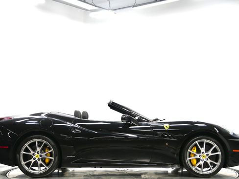 Used 2013 Ferrari California image 48