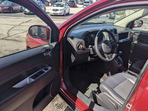 Used 2014 Jeep Compass Latitude AWD/4WD image 9