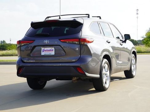 Used 2023 Toyota Highlander LE FWD image 8
