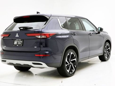 Used 2022 Mitsubishi Outlander SE image 9