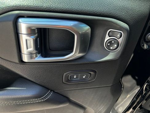 Used 2020 Jeep Wrangler Unlimited Sahara w/ Uconnect 4C Nav & Sound Group AWD/4WD image 28