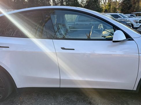Used 2022 Tesla Model Y Performance image 17