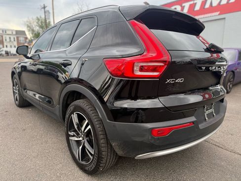 Used 2023 Volvo XC40 B5 Plus AWD/4WD image 7