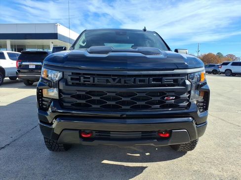 Used 2024 Chevrolet Silverado 1500 Custom Trail Boss w/ LPO, Dark Essentials Package image 2
