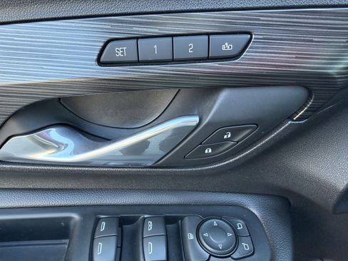 Used 2018 GMC Terrain SLT w/ Preferred Package image 25