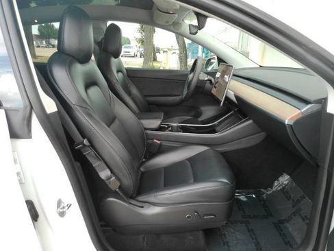 Used 2021 Tesla Model Y Long Range AWD/4WD image 19