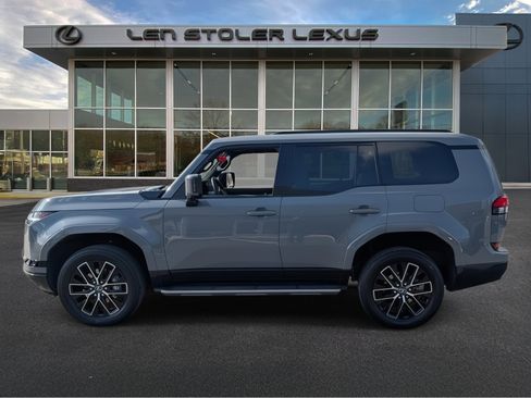 Used 2024 Lexus GX 550 w/ Accessory Package (Z1) image 6