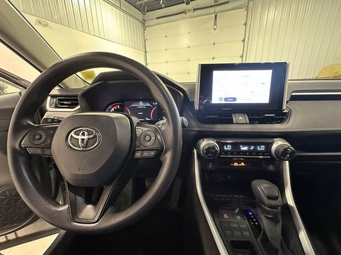 Used 2025 Toyota RAV4 XLE AWD/4WD image 33