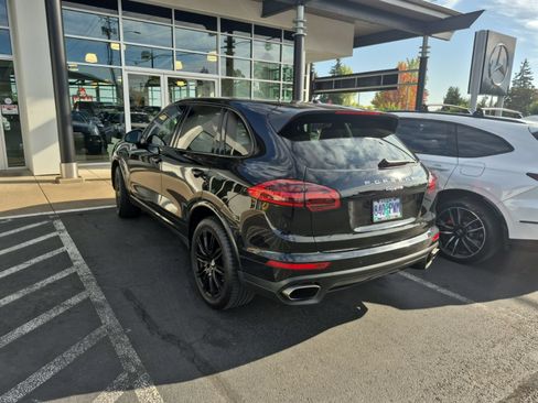 Used 2017 Porsche Cayenne AWD/4WD image 7