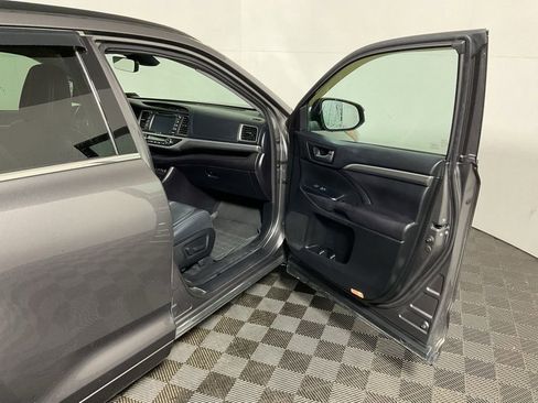 Used 2017 Toyota Highlander SE AWD/4WD image 37