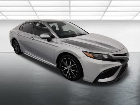 Used 2021 Toyota Camry SE FWD image 9