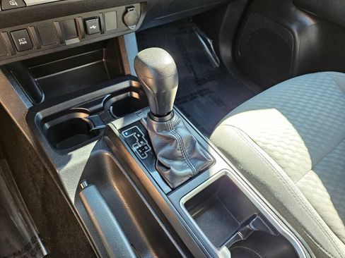 Used 2022 Toyota Tacoma SR AWD/4WD image 25
