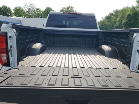 New 2026 GMC Sierra 2500 SLE w/ SLE Value Package; AWD/4WD image 16