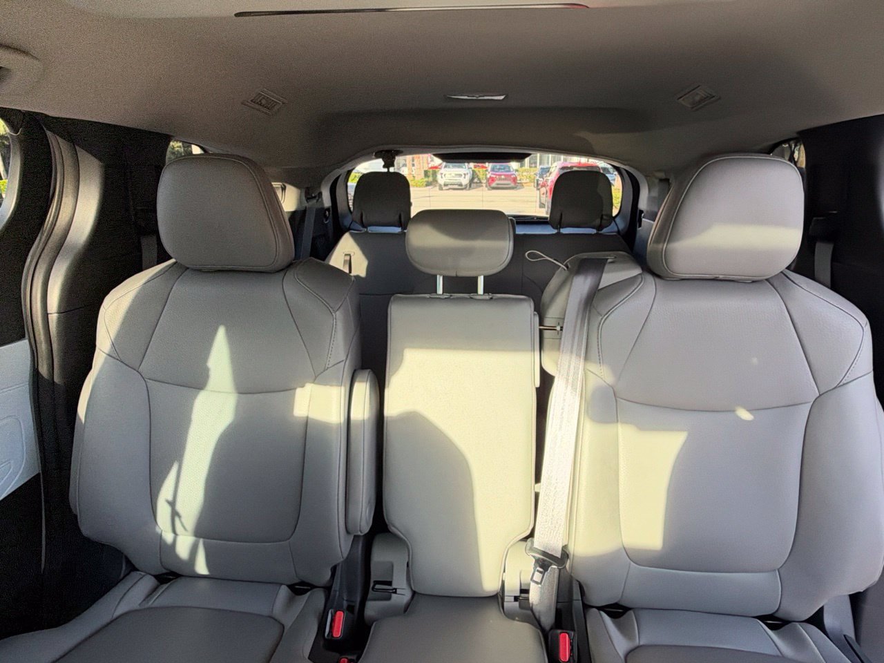 Used 2025 Toyota Sienna XLE w/ XLE Plus Package FWD image 9