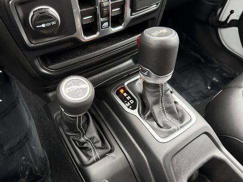 Used 2023 Jeep Wrangler Unlimited Sahara w/ Cold Weather Group AWD/4WD image 28