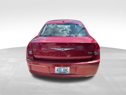 Used 2010 Chrysler 300 Touring RWD image 4