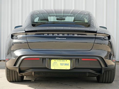 Used 2024 Porsche Taycan image 11