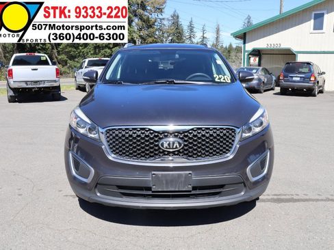 Used 2017 Kia Sorento AWD image 12
