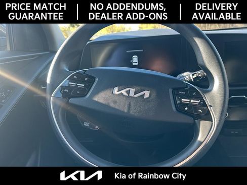 Used 2025 Kia Niro LX image 38