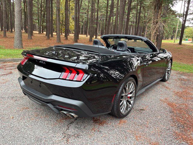 Used 2025 Ford Mustang GT Premium RWD image 3