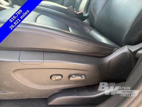 Used 2021 Chevrolet Trax LT w/ Premium Seat Package AWD/4WD image 13