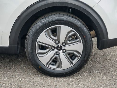 Used 2022 Kia Niro LX image 12