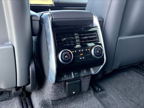 New 2025 Land Rover Range Rover Long Wheelbase SE image 20