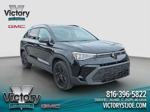 Used 2025 Volkswagen Taos SE w/ Taos MDO Package FWD image 1