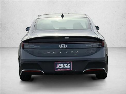 Certified 2025 Hyundai Sonata SE FWD image 11