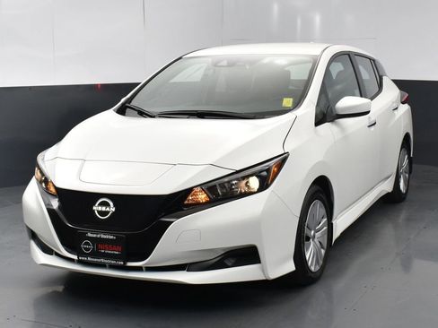 Used 2024 Nissan Leaf S image 3