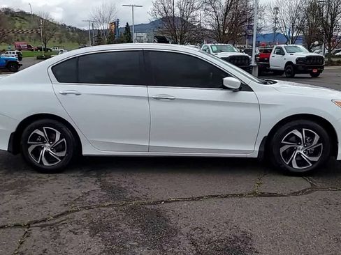 Used 2016 Honda Accord LX image 9