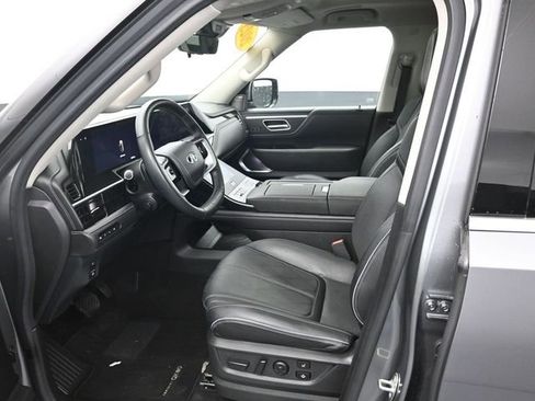 Used 2025 INFINITI QX80 Sensory image 9