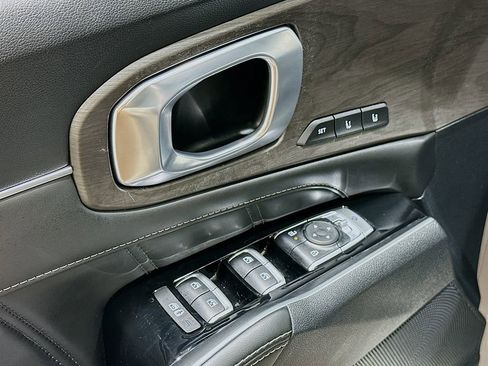 Used 2024 Kia Sorento SX Prestige image 18