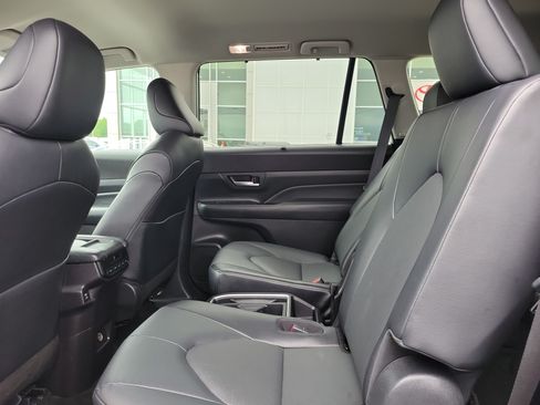 Used 2025 Toyota Grand Highlander FWD image 11