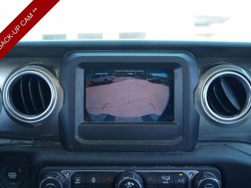 Used 2018 Jeep Wrangler Unlimited Sahara AWD/4WD image 11