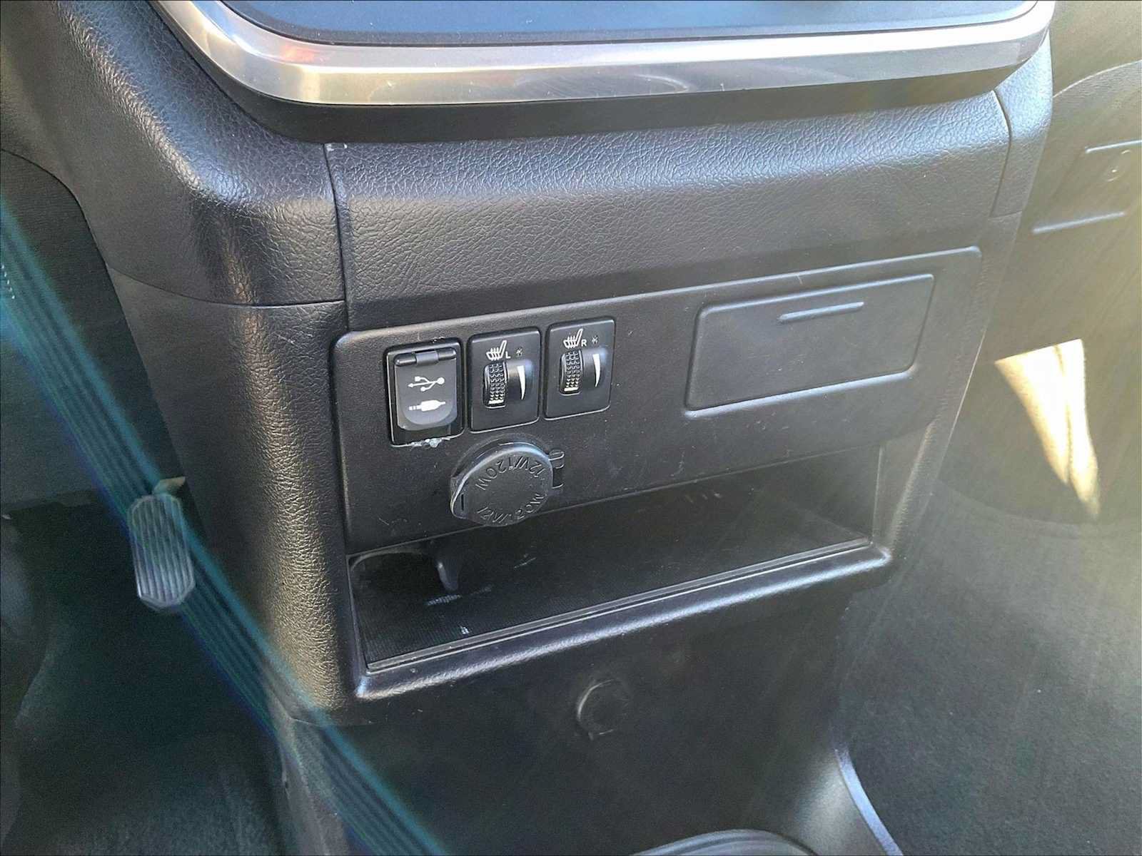 Used 2016 Toyota Sienna Limited FWD image 36